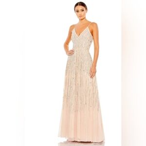 Mac Duggal,‎ Embellished V-neck Sleeveless Column Gown, Peach, Size 8 -NWT